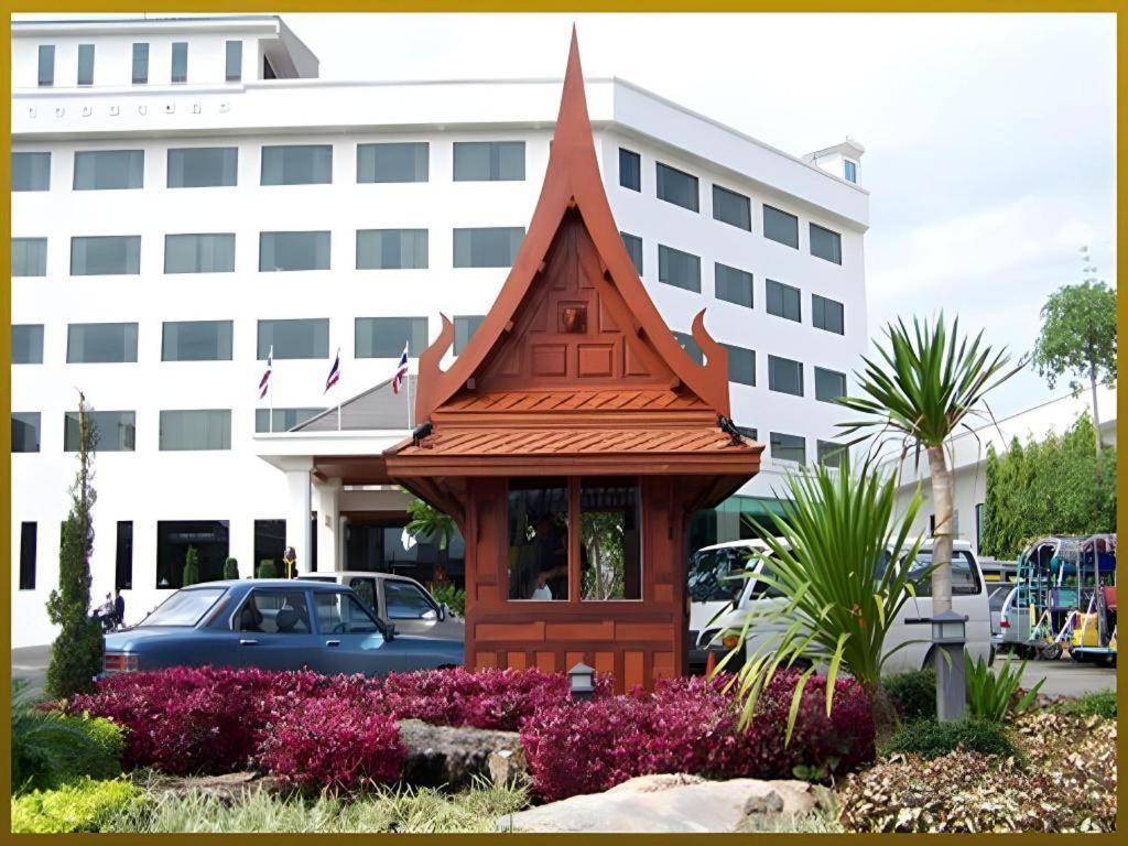 Sri U-Thong Grand Hotel Suphanburi Exterior foto