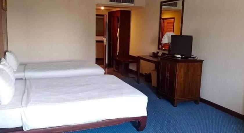 Sri U-Thong Grand Hotel Suphanburi Exterior foto