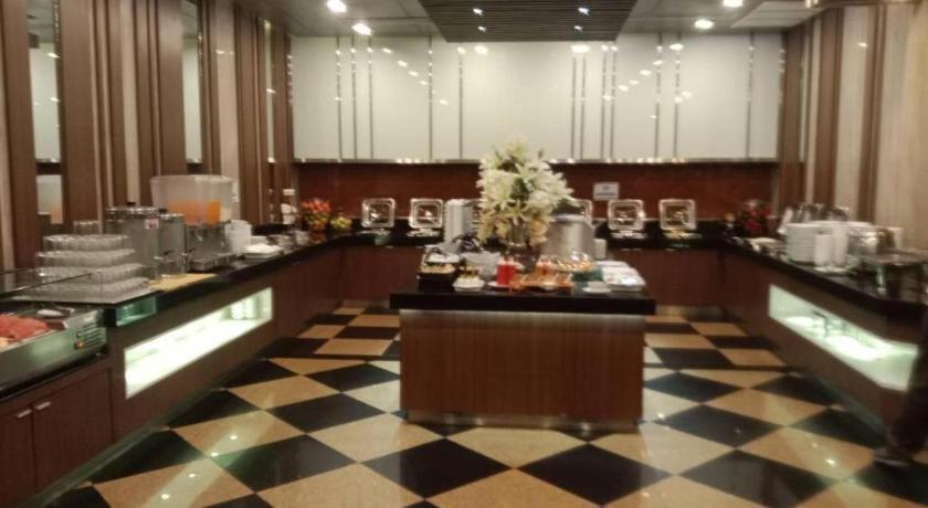 Sri U-Thong Grand Hotel Suphanburi Exterior foto