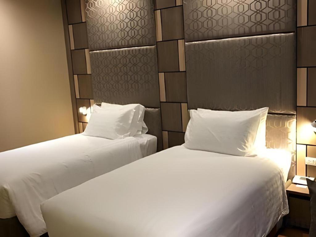 Sri U-Thong Grand Hotel Suphanburi Exterior foto