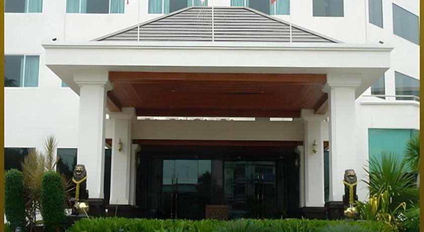 Sri U-Thong Grand Hotel Suphanburi Exterior foto
